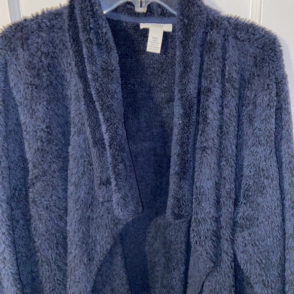 robe/sweater - Picture 3 of 3